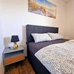 Ecocube - Balkon, 2zimmer, Waschmaschine, Gästewc, Backofen