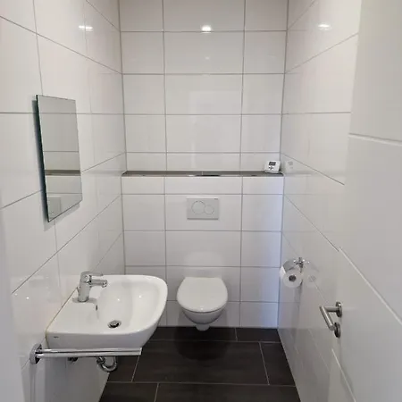 Ecocube - Balkon, 2zimmer, Waschmaschine, Gaestewc, Backofen Appartement